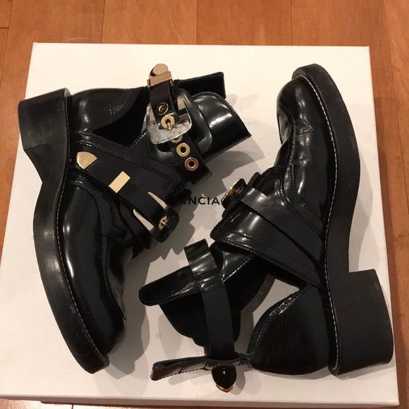 The coolest Balenciaga boots ever! - Picture 2 of 8